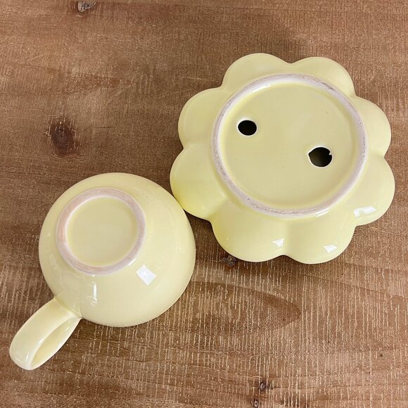 Daisy Ceramic Cup & Saucer 🎉Host Pick🎉 - Picture 6 of 6